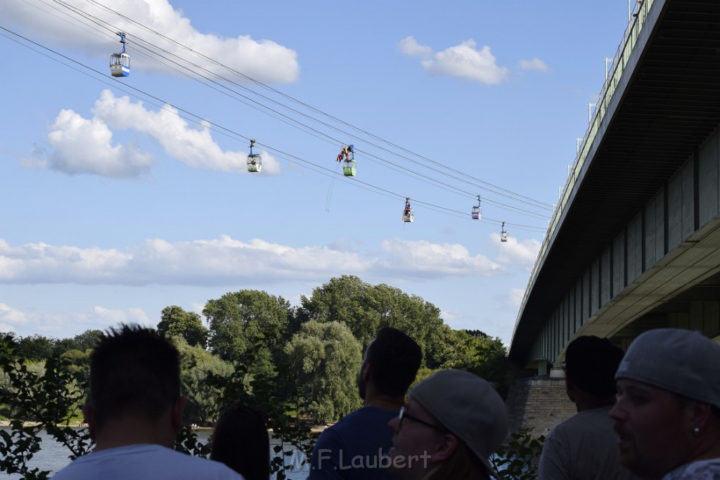 Koelner Seilbahn Gondel blieb haengen Koeln Linksrheinisch P365.JPG - Miklos Laubert